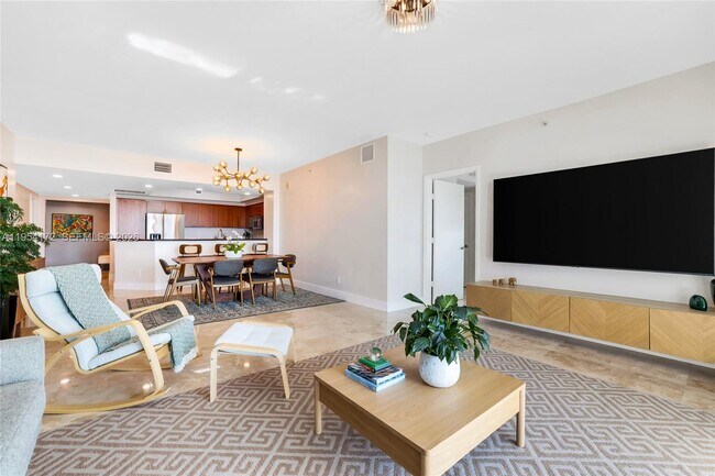 Building Photo - 14951 Royal Oaks Ln