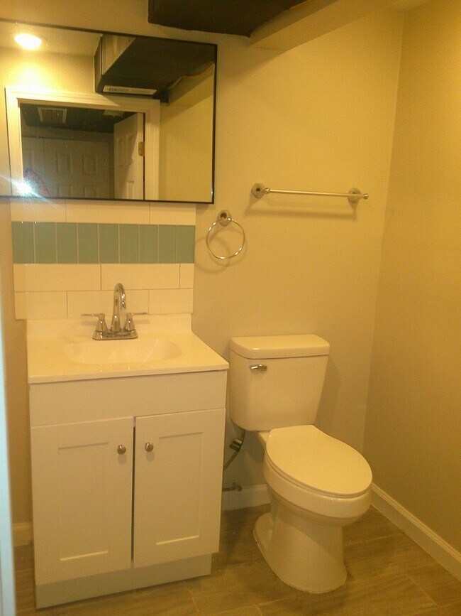 Building Photo - 211 Hickman Ave