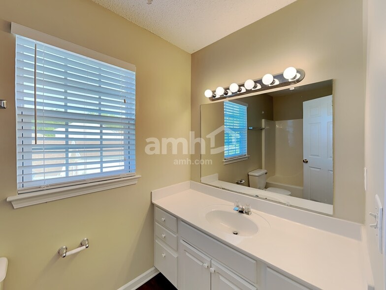 Building Photo - 1079 Chapel Creek Rd