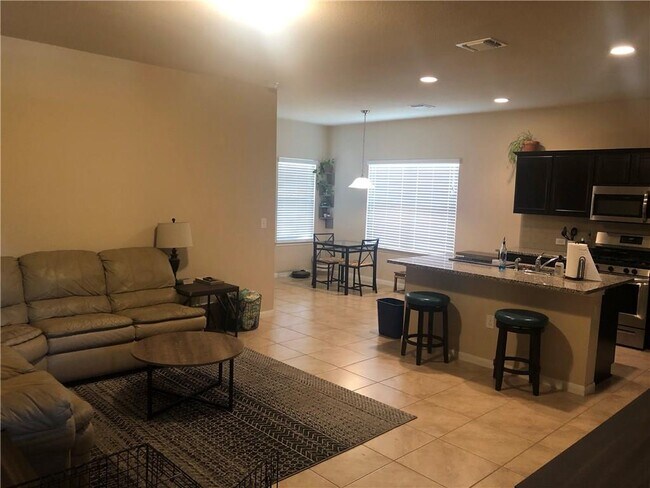 Building Photo - 2204 Bettylou Ln