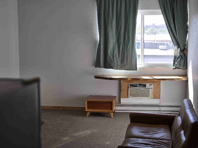 Building Photo - 925 1st Ave N