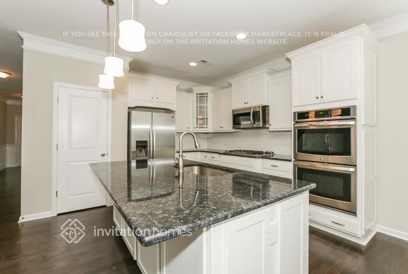 Building Photo - 5730 Verrazano Dr