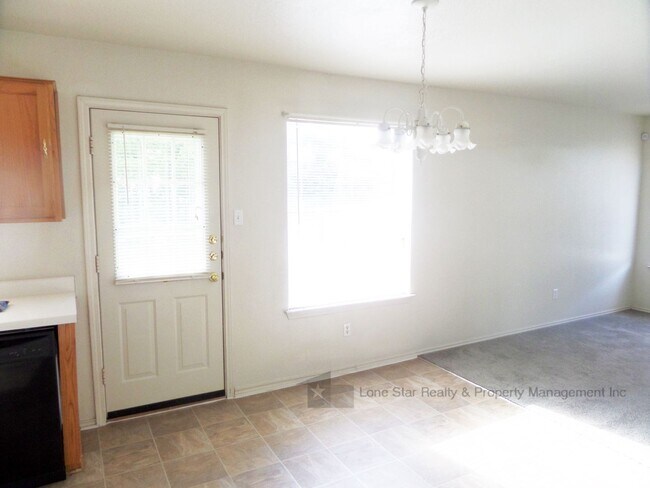 Building Photo - 3-Bedroom Duplex for Rent in Killeen