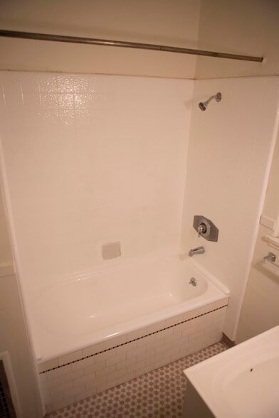 Building Photo - 774 Redondo Ave