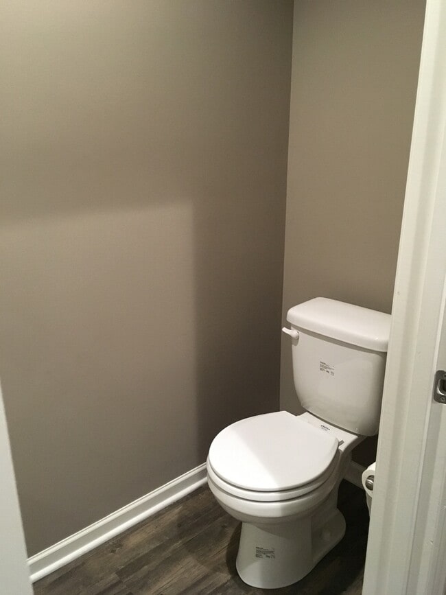 Building Photo - Newer 3 Bed Townhome in Grain Valley