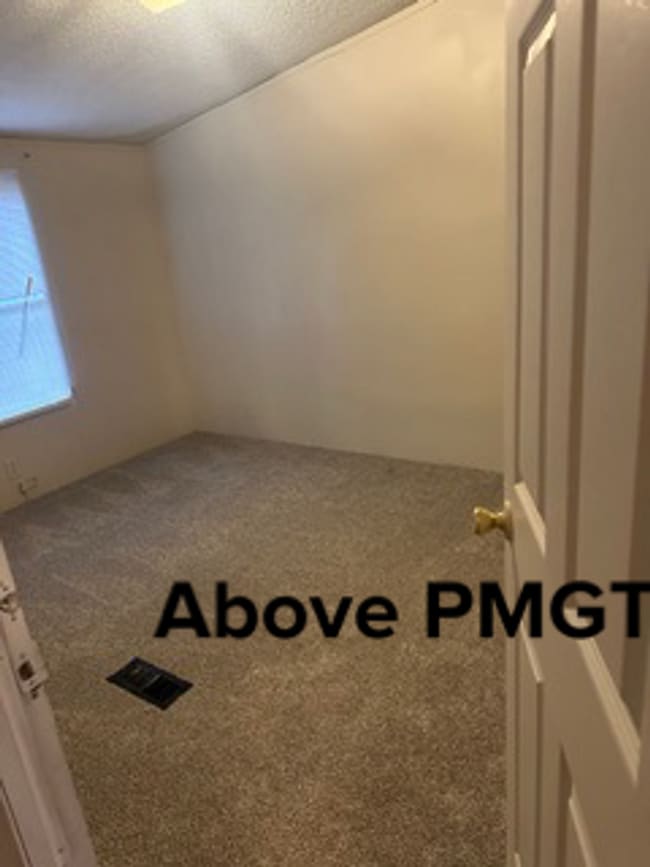 Building Photo - 3 Bedroom and 2 Bathroom Mobile home in the Tanglewood area