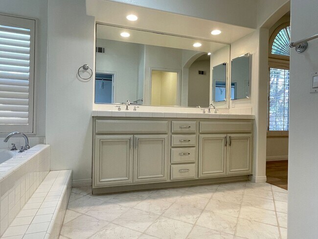 Building Photo - 1780 Blackbird Cir