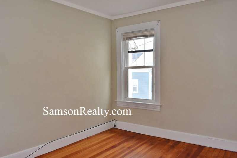 Building Photo - 329 Williams St