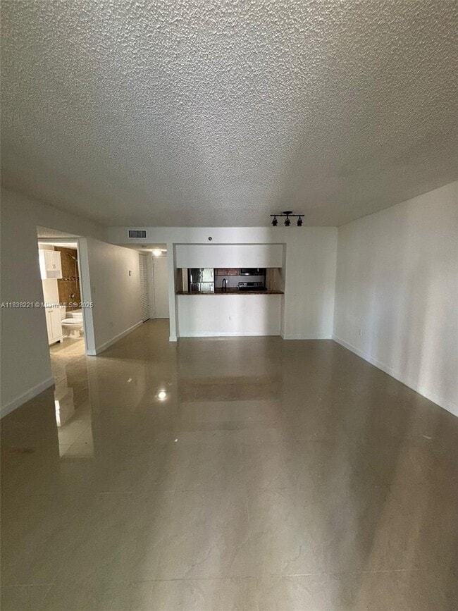 Building Photo - 800 N Miami Ave
