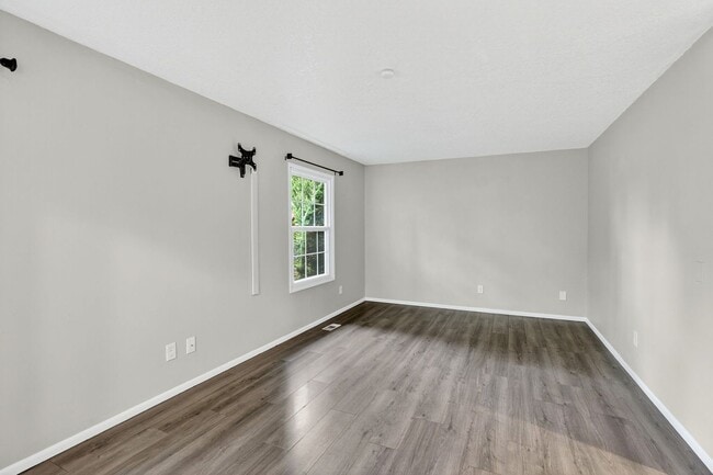 Building Photo - 13525 SW Roan Ct