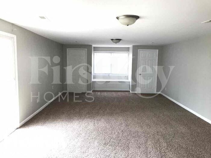 Building Photo - 10153 Lawnhaven Dr