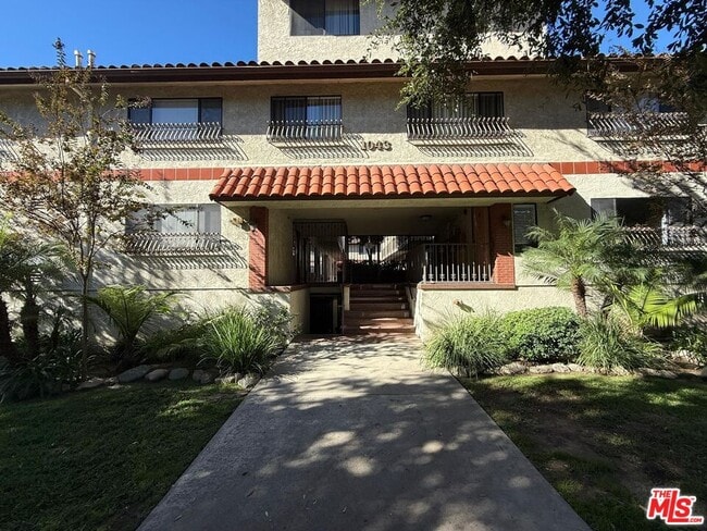 Building Photo - 1043 Thompson Ave