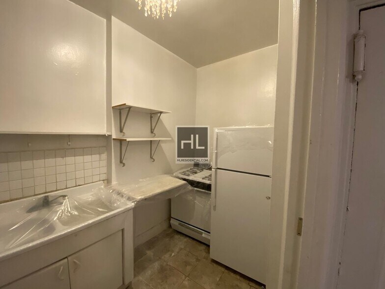 Building Photo - FIRST AVENUE