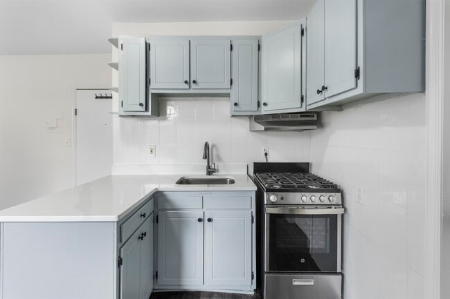 Building Photo - 676 Chestnut St