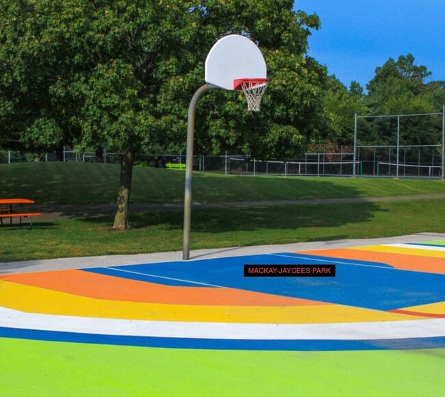 Building Photo - Upgraded 2 Bedroom/1.5 Bathroom Apartment!