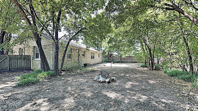 Building Photo - 3 Bedroom 1 Bath Home With 1 Car Garage In...