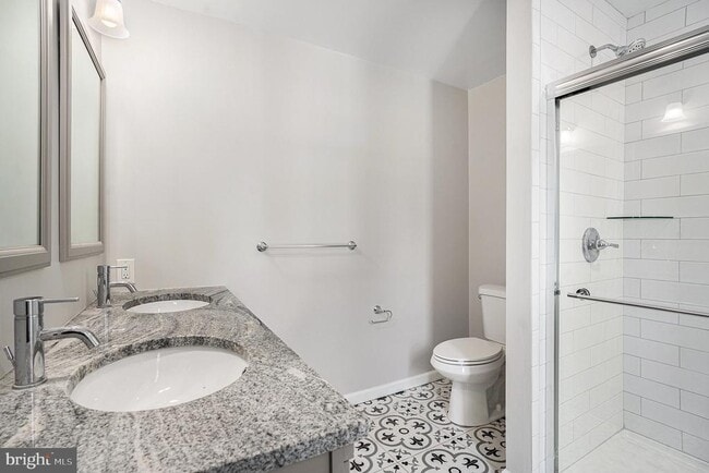 Building Photo - 235 Roberts Ave