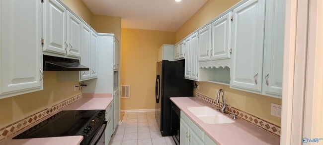 Building Photo - 207 Mountain Ridge Dr SE