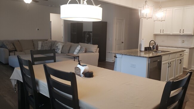 Building Photo - 413 Marietta Ln