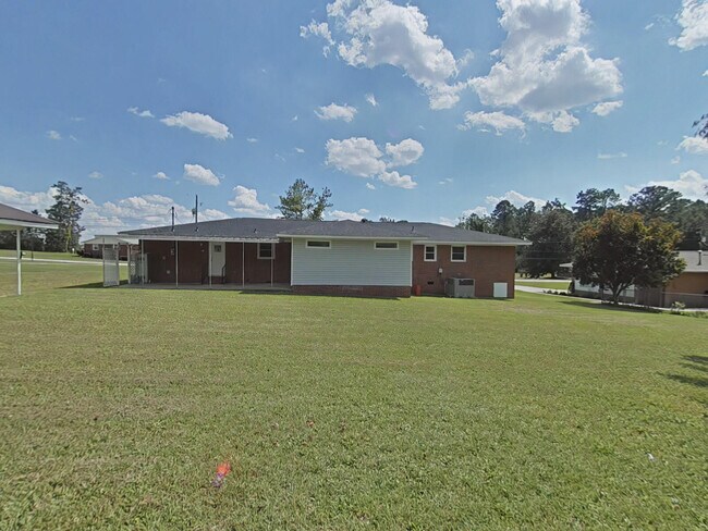 Building Photo - 117 Deerwood Dr