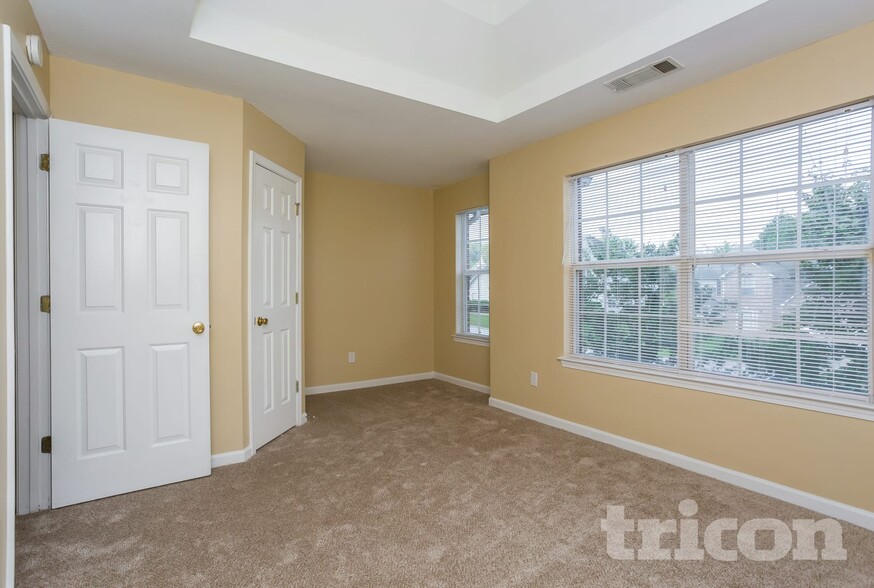 Building Photo - 1420 Spring Hill Run