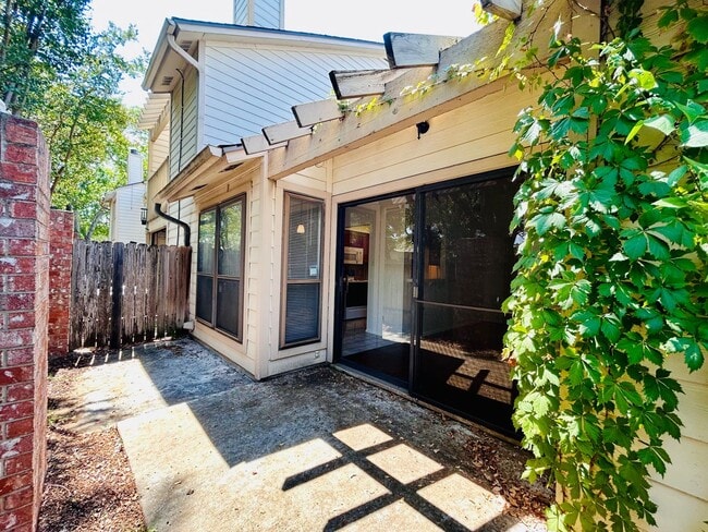 Building Photo - 3801 Manchaca Rd #1 78704 | 1 bed 1 bath $...