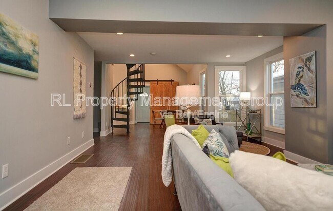 Building Photo - 451 S 22nd St