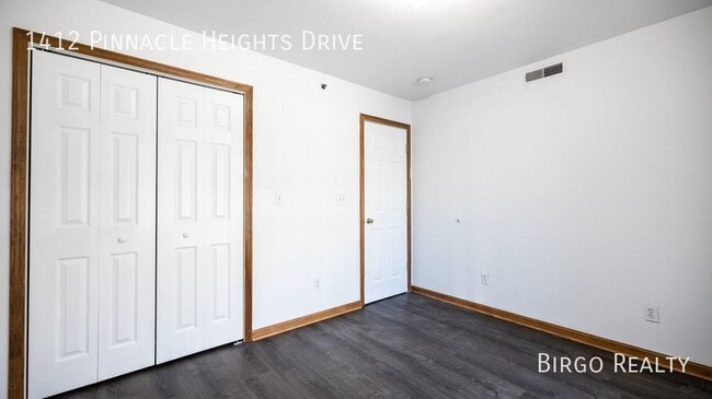 Building Photo - Move in Special! First Month's Rent is Fre...