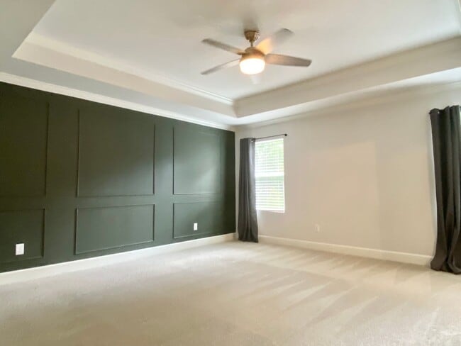 Building Photo - 4 Bedroom, 3 Bath Home w/ 2 Car Garage