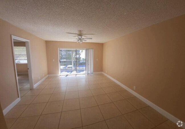 Building Photo - 8750 Royal Palm Blvd