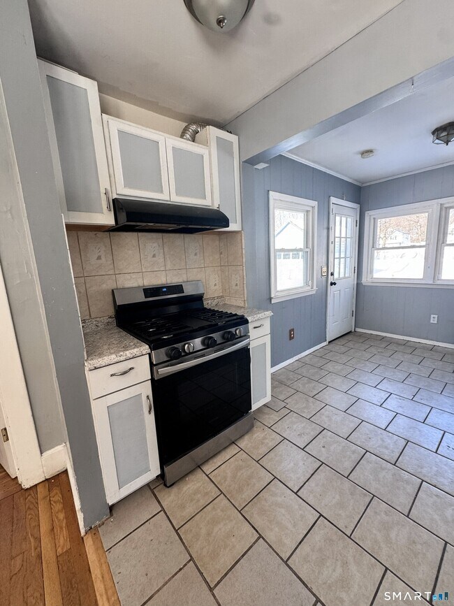 Building Photo - 269 Helen St