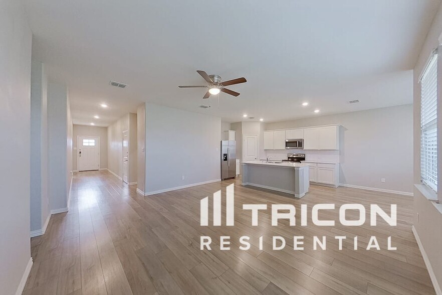 Building Photo - 235 Jenkinson Dr