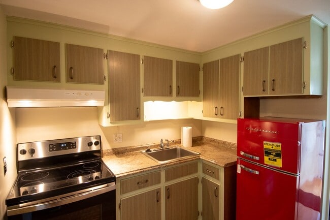 Building Photo - One Bedroom condo in Northampton