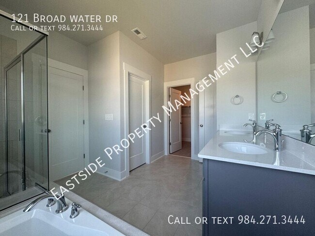 Building Photo - 121 Broadwater Dr