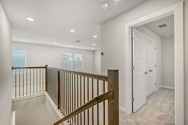 Building Photo - 3208 Canyon River Ln