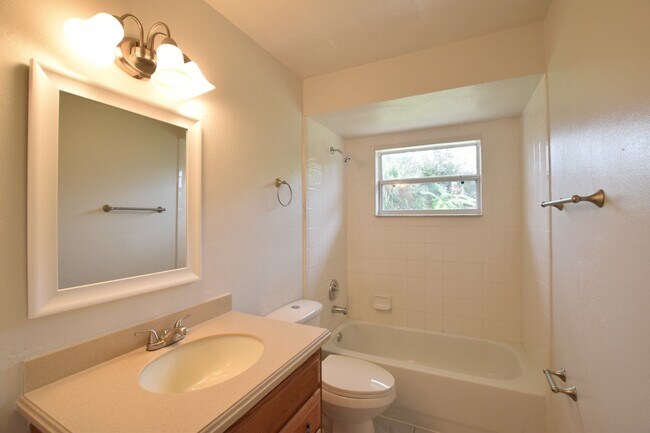 Building Photo - Charming 3 Bed 2 Bath Home for Rent in Del...