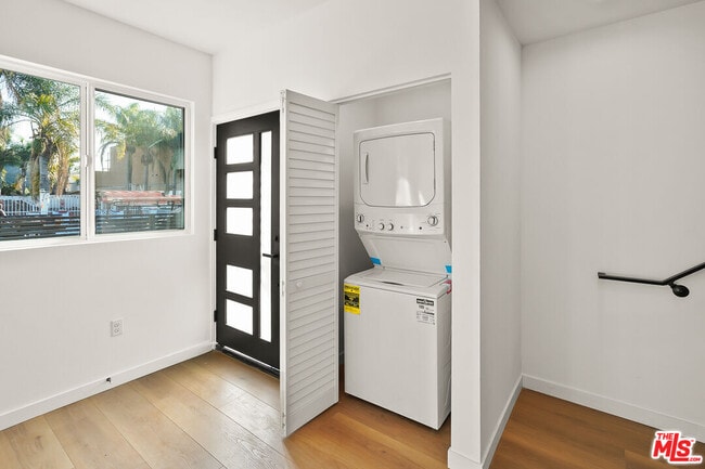 Building Photo - 1731 1/2 S New Hampshire Ave