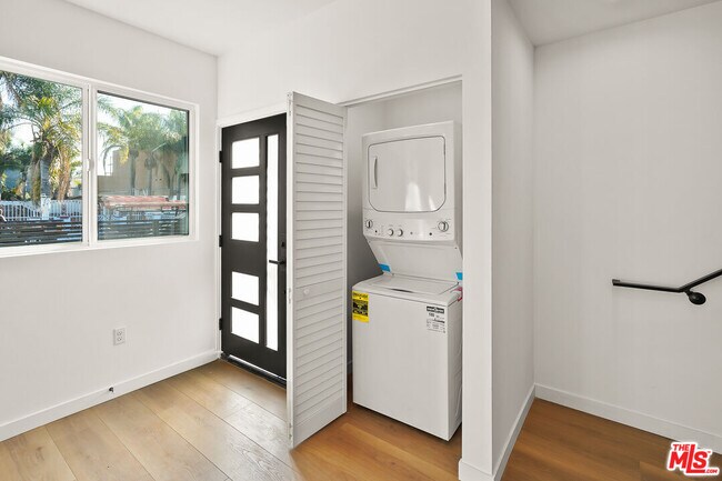 Building Photo - 1731 S New Hampshire Ave