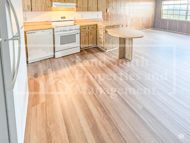 Building Photo - 715 W Daughtery Rd