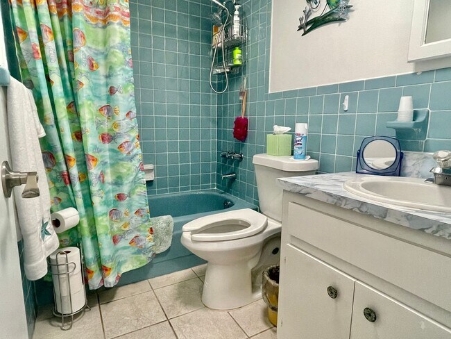 Building Photo - Available Mid October 2025 Fully Furnished Turn Key 2 BR 2 BA inc Utilities Heart of Downtown Ver...