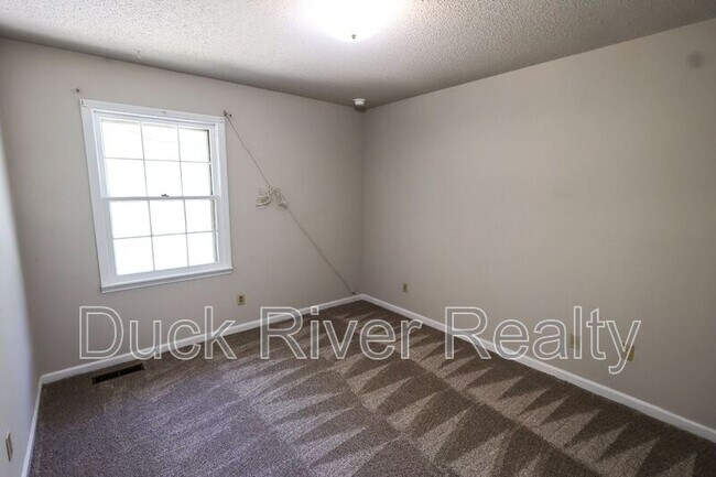 Building Photo - 2213 Country Club Ln