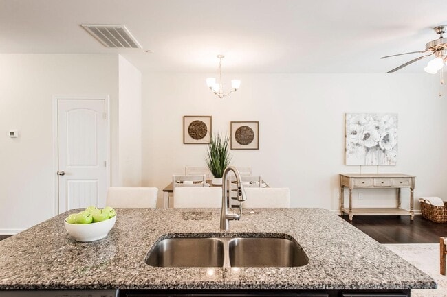 Building Photo - 342 Manor Row