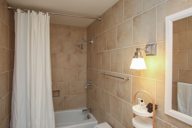 Building Photo - 23 Cross Rd