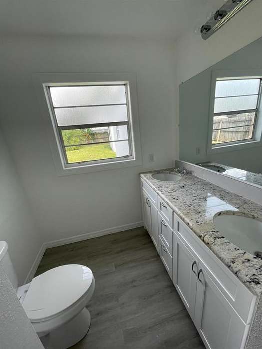 Building Photo - 1305 Overdale St