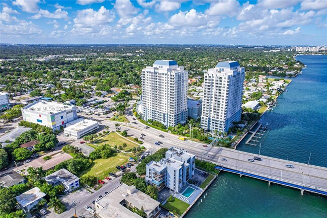 Building Photo - 7899 NE Bayshore Ct