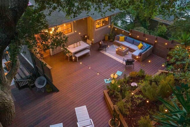 Building Photo - Beautiful Lincoln Heights Retreat W/ Chef’s Kitchen & Expansive Deck