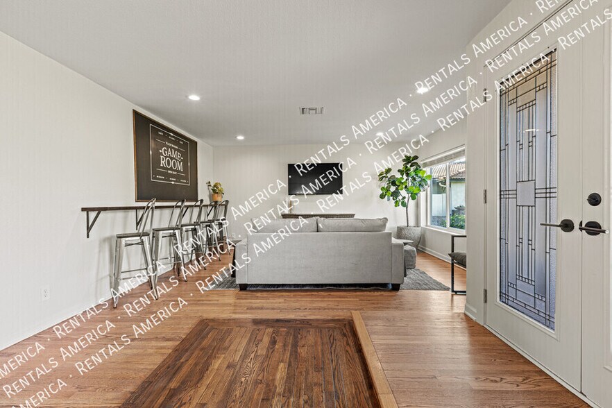 Building Photo - 7007 N Vía De Manana