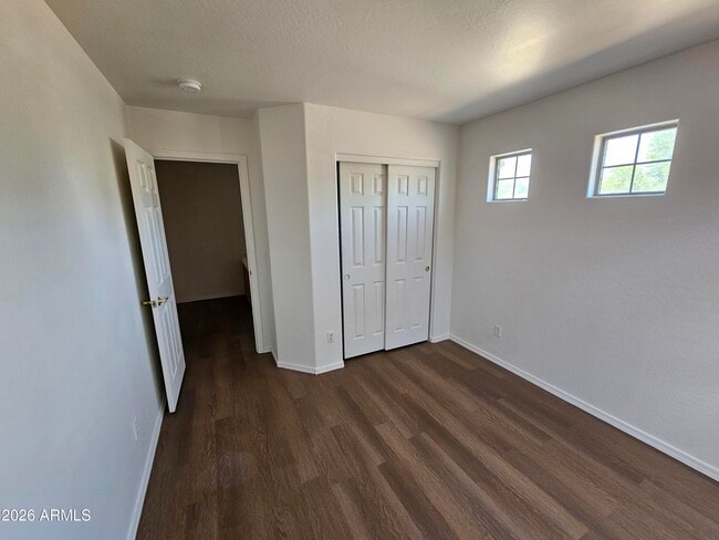 Building Photo - 10809 W Edgemont Ave