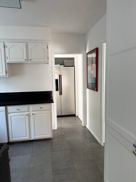 Kitchen - 1221 S Curson Ave