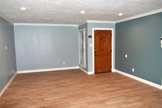 Building Photo - 12706 Highmanor Dr